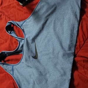 Nike dry and fit sports bra